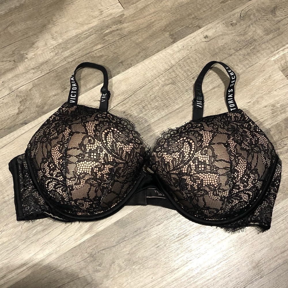 Victoria’s Secret Black Lace Very Sexy Lightly Lined Plunge